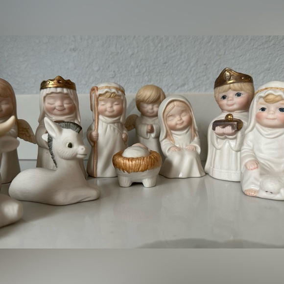 Ceramic Handmade Nativity Scene (Full) - Picture 3 of 4